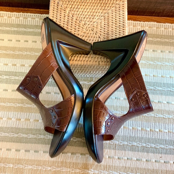 🔥NeW🔥 NIB‼️ Söfft Croc-embossed leather slide sandals - Size 7.5 ✨✨✨ - Picture 6 of 13